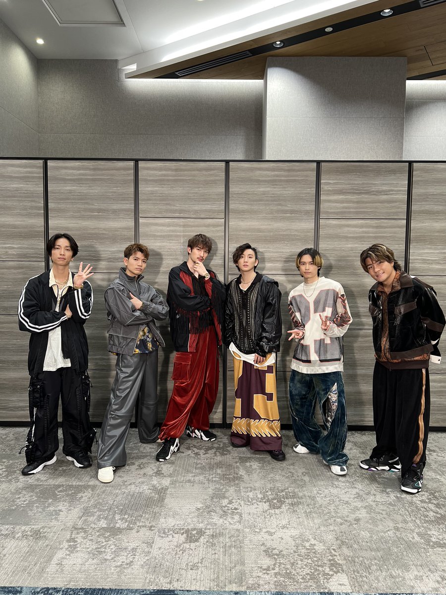 FAMILYCLUBweb's tweet photo. ━━━━━━━━━━━━━
送信者:
✉️MESSAGE BOX
件名:
🗓️本日1/10(水) Release💿
━━━━━━━━━━━━━

#SixTONES💎
4th Album「THE VIBES」発売記念
メンバー全員メッセージ🆙

作品同様、こちらもバイブス全開で
お届けしています😎🙌🏻

📍https://t.co/qt01jA49AH https://t.co/zqdLWf2xEe
