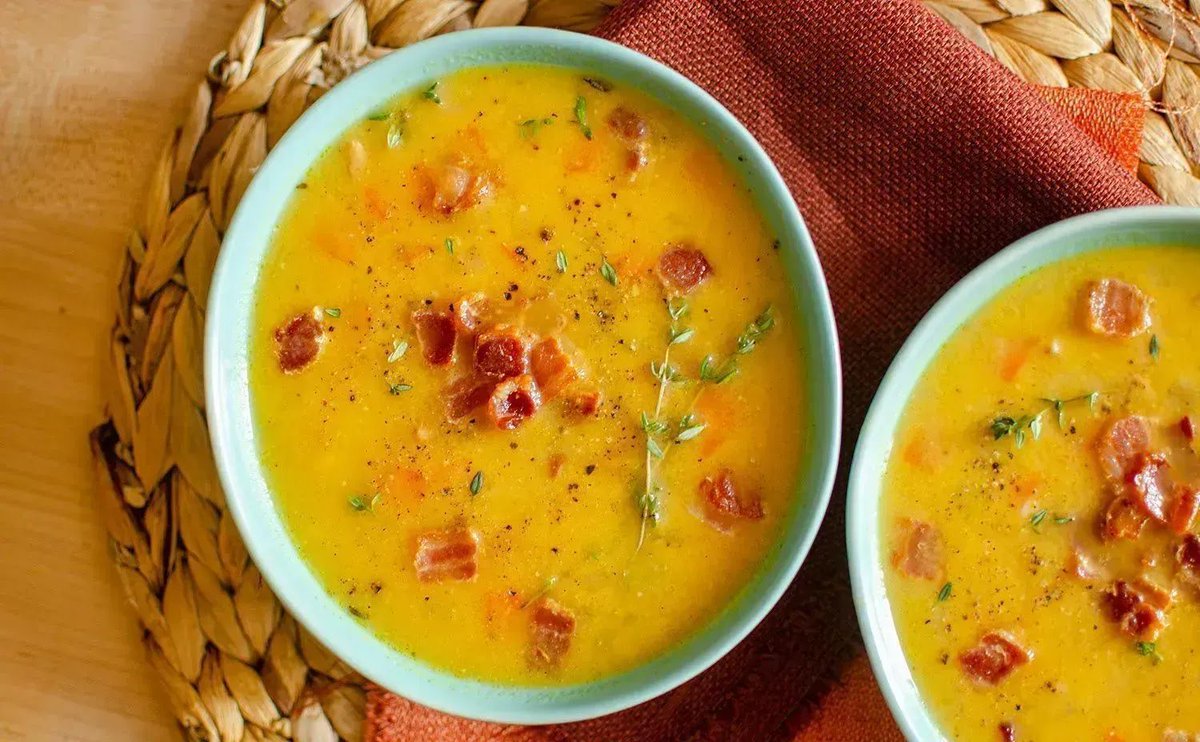 ENJOY this FABULOUS @living_lou bacon and white bean soup recipe - created for @OntarioBeans! 

You’ll need white navy beans, bacon, carrots, onions, celery, garlic, chicken broth, thyme and olive oil!

RECIPE: buff.ly/3qHESzM
#ad #betterwithbeans