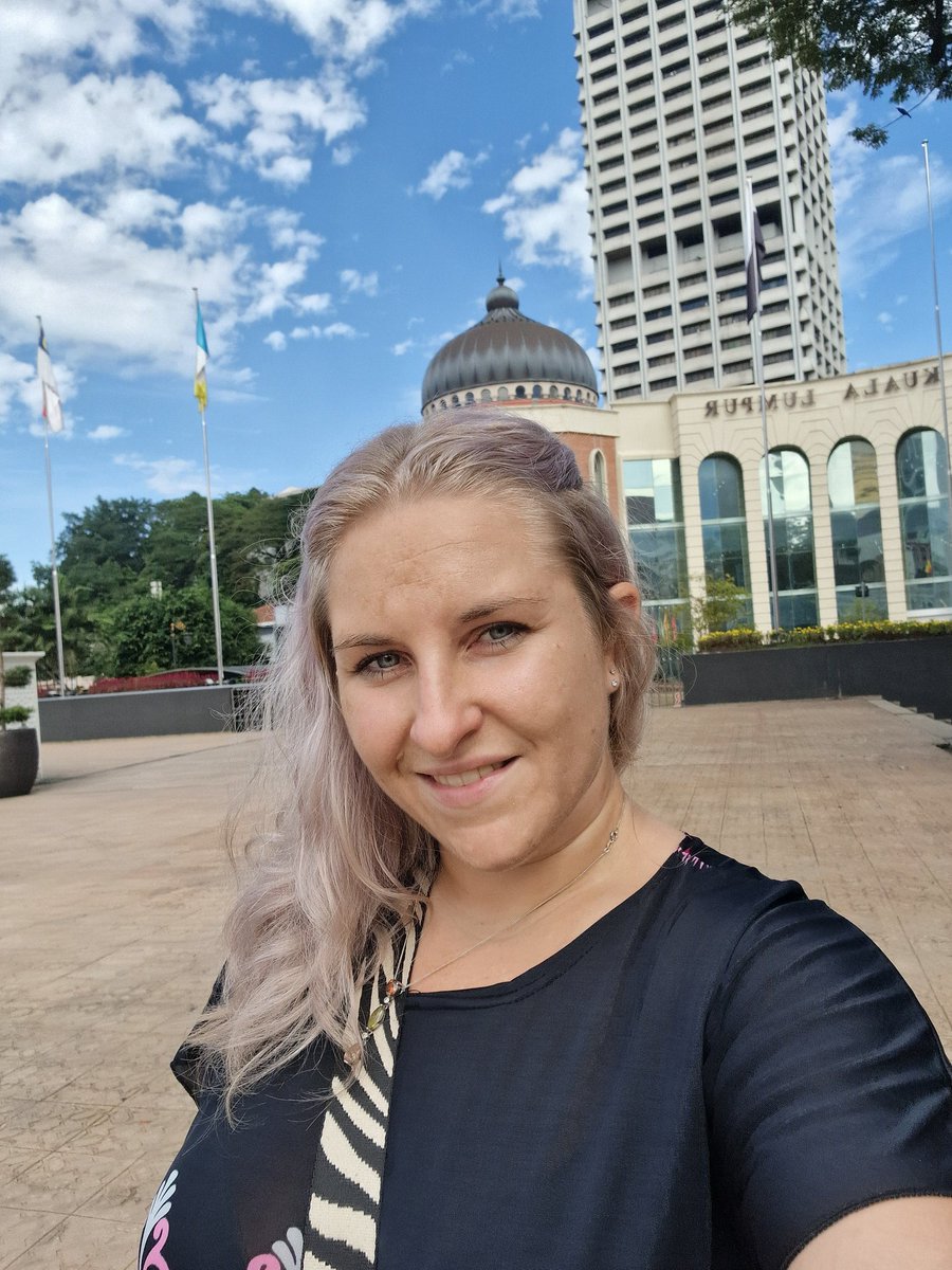Jet lagged and very humid but I'm up and on KL time. Very excited to be working with <a href="/UoBEdResearch/">Education Research at Birmingham</a> <a href="/UoBTeach/">UoBTeach</a> over the next week on our Teacher's for Education Equity programme in Malaysia. 

birmingham.ac.uk/research/tee/i…