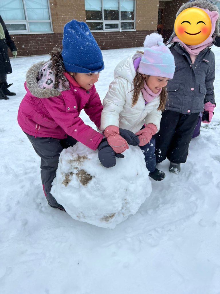 MsHuynh_'s tweet photo. Embracing the cold and creating memories! Who can make the largest snowball? ❄️ @StRitaRock1 https://t.co/FU0L1DvKnp