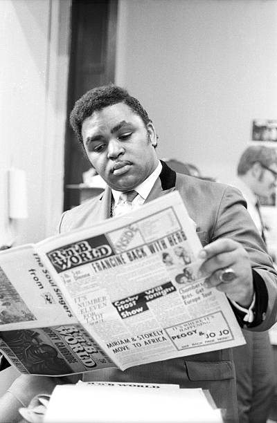 jamesrgaunt's tweet photo. Does anyone know of an archive that holds the newspaper/magazine R'n'B World? Other than one copy on eBay right now I can't find anything.

Photo: Soul singer Solomon Burke reads the latest copy of R'n'B World on February 20, 1969 in New York City https://t.co/twROkgncwZ