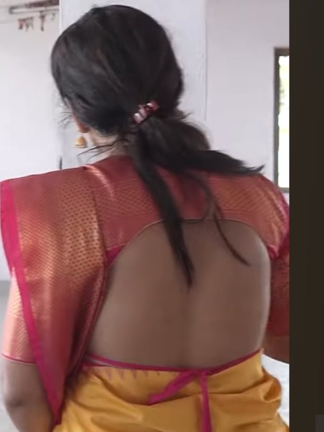 Noone7883's tweet photo. Abba ...em shape lu shiva jyothi......ila tayaru ayyavu enti.....okasari ninnu dengali ..entha karchu ayina parledhu https://t.co/qZf5NpPibp
