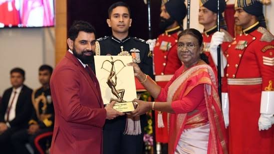 CricFilmania's tweet photo. Md. shami got the arjuna award ❤️
Congratulations
#mdshami #ArjunaAward2023 #ArjunAward #ARJUNAAWARDS https://t.co/oVUxzurKGb