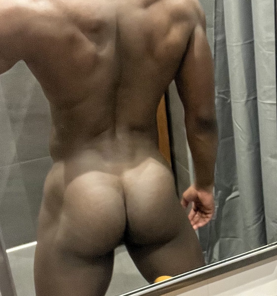 sassyTwunk's tweet photo. @RoughDomTopXXX Me next please 🤚🏾 https://t.co/cmo0Q0rIYZ