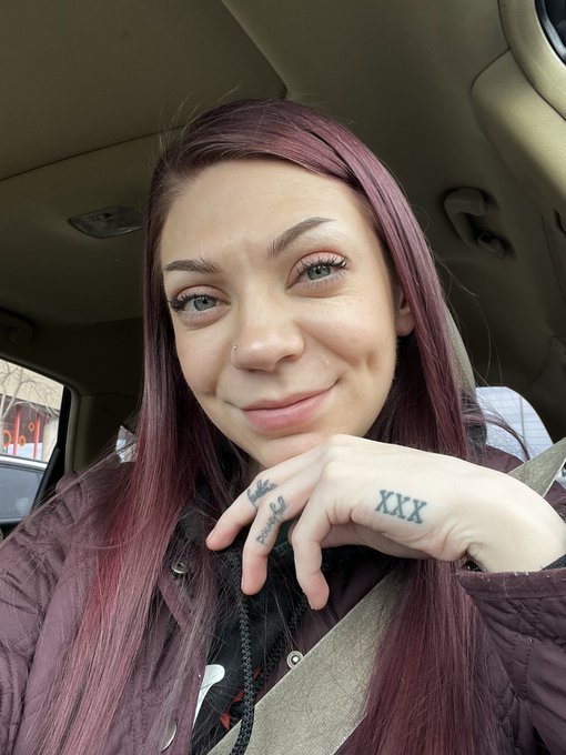 Hello hi just coming by to let you know I am still looking lovely 🥰 https://t.co/oZ9miBxAKA