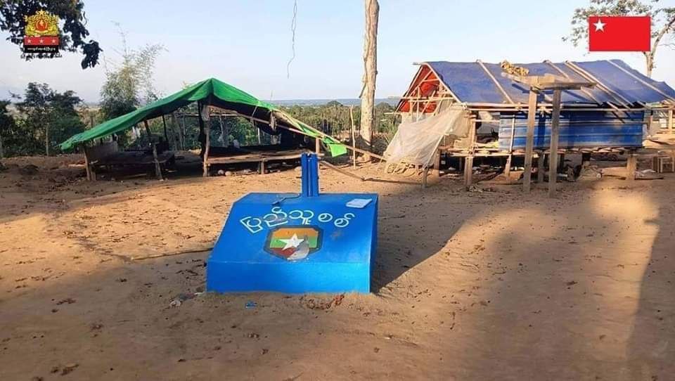 YeSoe91920267's tweet photo. Resistance Forces had completely seized the "Terrorist Military Council Bases" settled in Thaungthut village, #Homalin Township, #Khamti District, #Sagaing Division in the morning about 6:00 a.m on January 5.
#2024Jan10Coup
#MilitaryDictatorshipMustFail
#WhatsHappeningInMyanmar https://t.co/YI9hvxkVib