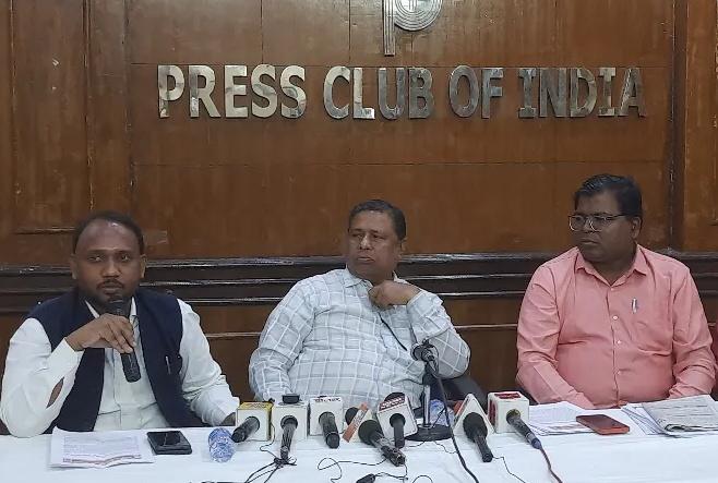 मा.वामन मेश्राम साहब के नेतृत्व में ईवीएम के विरोध में चल रहे आंदोलन की सफलता दिखाई दे रही है। ईवीएम का समर्थन करने वाले भी आज विरोध करने के कतार में खड़े है। 31 जनवरी 2024 को चलो दिल्ली...
#BringBallotPaper_SaveIndia