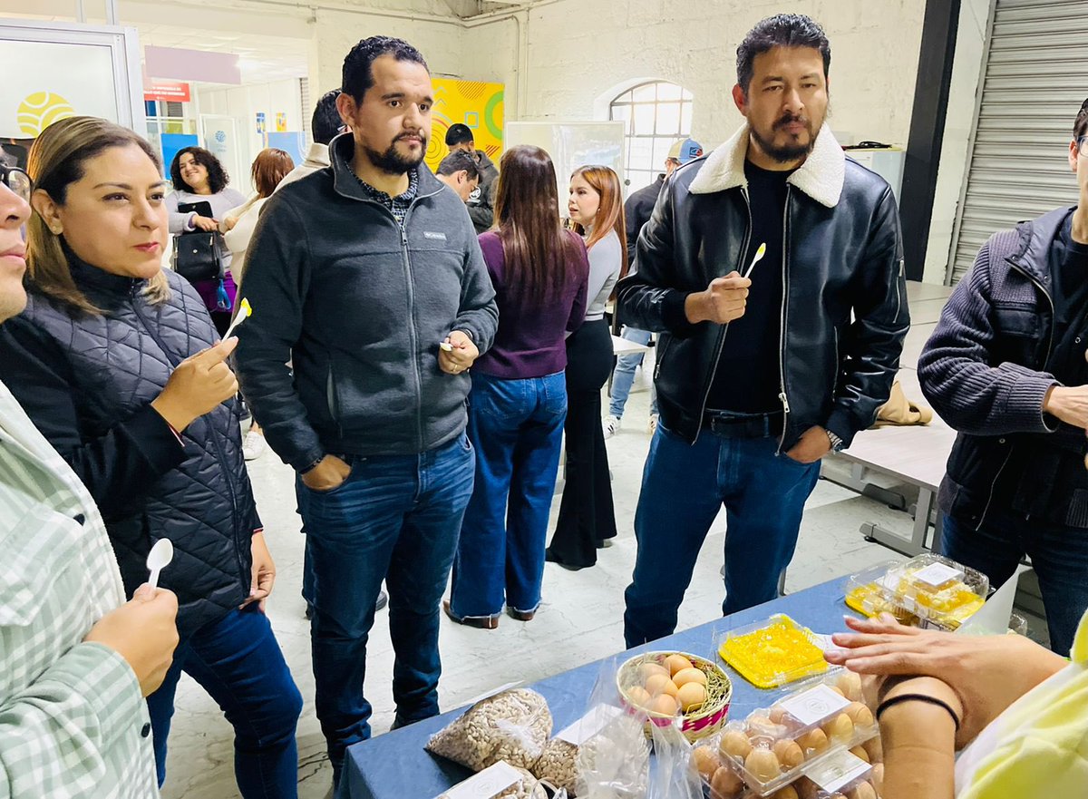 drahuizar's tweet photo. 📢 En la Asamblea del Consejo de Empresarios Jóvenes, compartí el #ProtocoloVivas que ya es una realidad en nuestro Municipio y que fue trabajo en equipo con el CEJ y la Diputada @GabyHLopez.
Gracias por permitirme ser su voz en el Cabildo y a @alextregam por la invitación. https://t.co/g9XlsQ9QWn