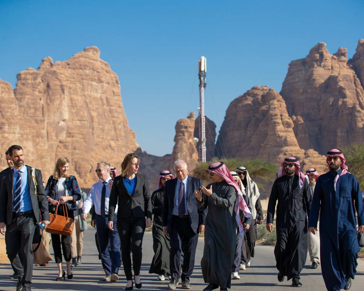 here_is_saudia's tweet photo. #السعودية 💚

جانب من استقبال سمو وزير الخارجية الأمير #فيصل_بن_فرحان لمعالي وزيرة خارجية مملكة هولندا السيدة هانكي برونز سلوت، والممثل الأعلى للاتحاد الأوروبي للشؤون الخارجية والسياسة الأمنية السيد جوزيب بوريل، ومأدبة الغداء التي أقامها سموه على شرف زيارتهما للمملكة.

#Saudi 🇸🇦 https://t.co/hd1a91kStp