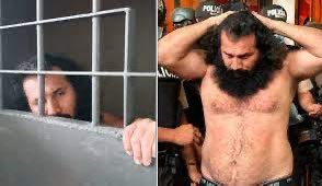 kenaripost's tweet photo. Breaking ‼️ | L'ennemi public numéro un de l'#Équateur, Adolfo #Macias, alias "Fito", condamné en 2011 à 34 ans de prison et chef du plus grand gang criminel du pays, s'est évadé.
Le président Daniel Noboa a décrété l'état d'urgence pour le pays.
#KenariPost #EcuadorBajoAtaque https://t.co/EdNGo7xvtf