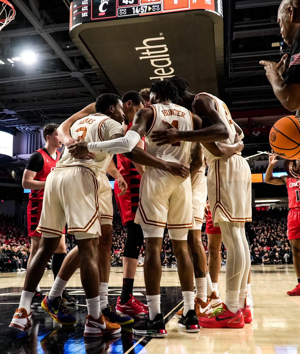 Connected more than ever! Big win, fellas. Proud of this group showing up big on the road together 🤘🏽#lifeinthe12