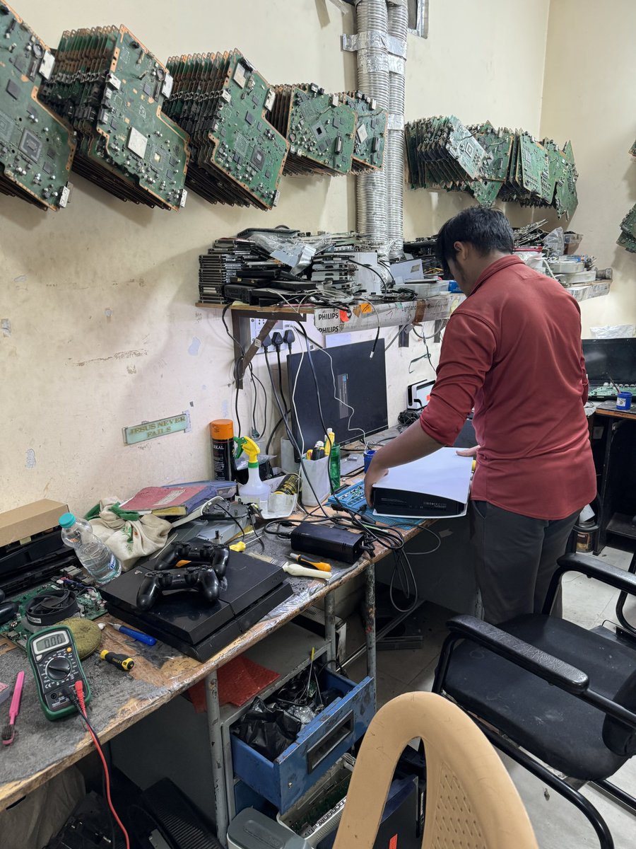 went to get my ps5 repaired in blr, landed into a family run empire called consolefixit with more than 7 centers in south india. they train their family members and run these shops 24x7 🤯

India surprises everyday.
