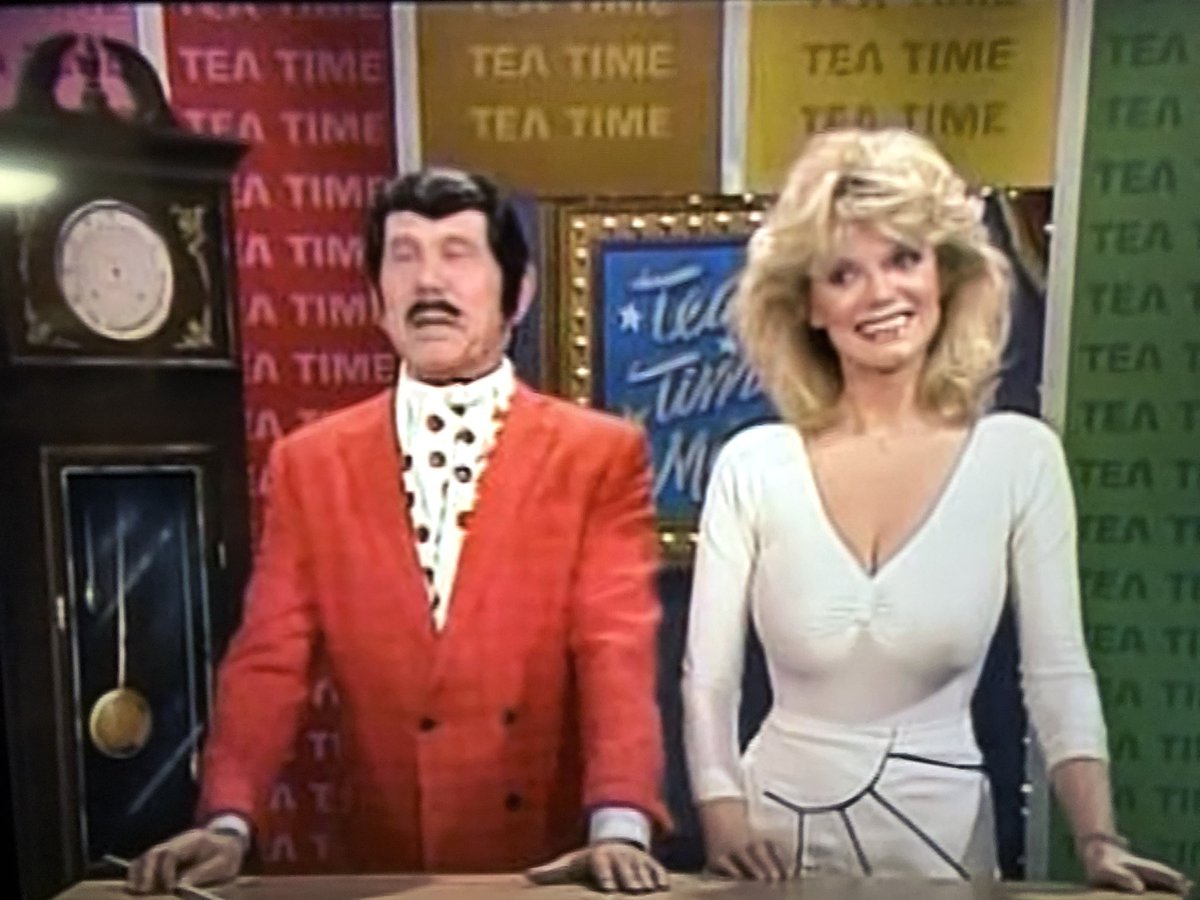 MeanwhileATP's tweet image. Our cohost George is really enjoying and laughing a lot as the Mighty Carson Art Players remind him about the fork in the road on this classic #JohnnyCarson show from 40 years ago on #AntennaTV #ArtFern 
@DoctorStayPuft @artnerrd