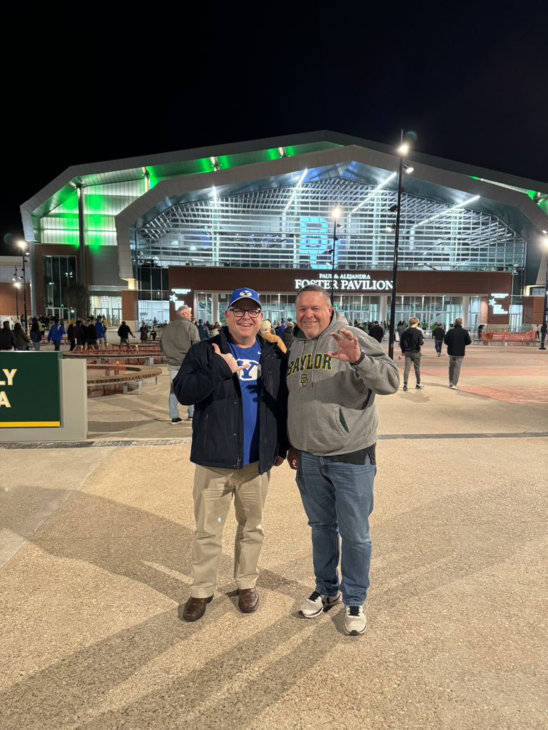 PaulARomer's tweet photo. The odd couple. 
Go Cougs!
#SicEm https://t.co/KUtWeBQjM1