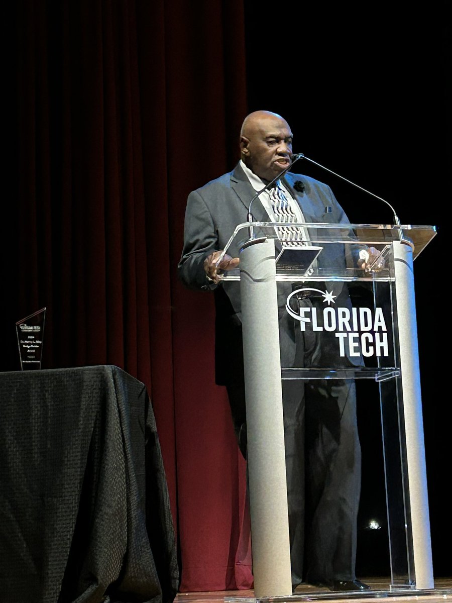 FloridaTechPrez's tweet photo. An incredible @FloridaTech commemoration of MLK’s legacy tonight, including awarding the Julius Montgomery Award to William Gary and the Harvey Riley Bridge Builder Award to our own Gordon Patterson. https://t.co/X9yZ0bsiCe