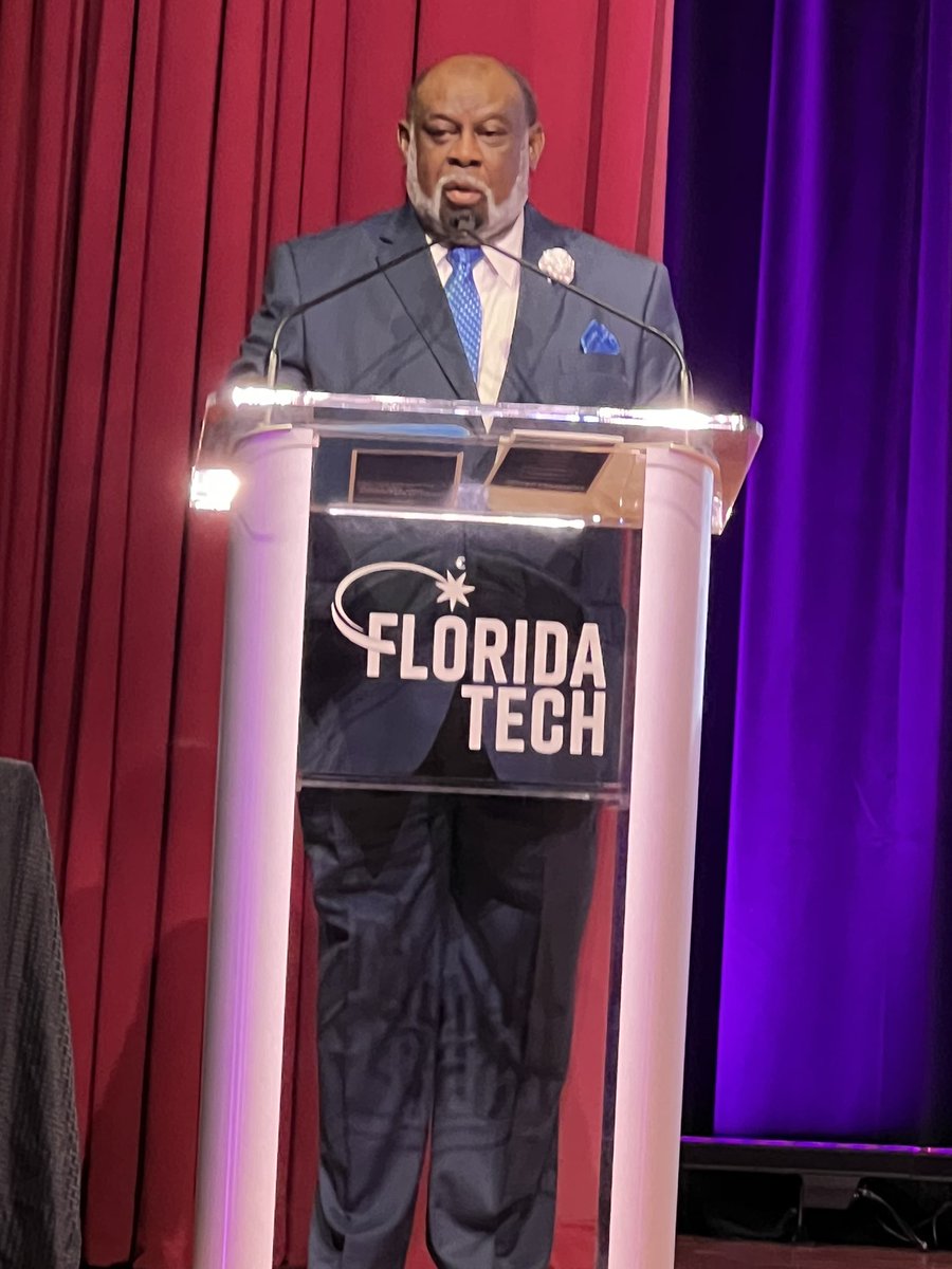 FloridaTechPrez's tweet photo. An incredible @FloridaTech commemoration of MLK’s legacy tonight, including awarding the Julius Montgomery Award to William Gary and the Harvey Riley Bridge Builder Award to our own Gordon Patterson. https://t.co/X9yZ0bsiCe