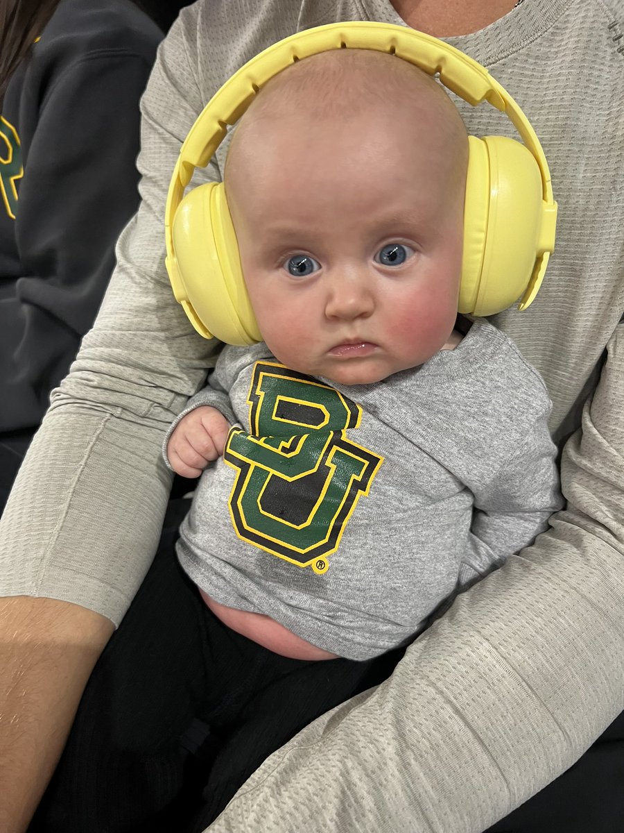 AllyAshkinos's tweet photo. Baby Stella’s first game! #SicEm @Baylor @BaylorAthletics @BaylorMBB https://t.co/YPGp15CSL1
