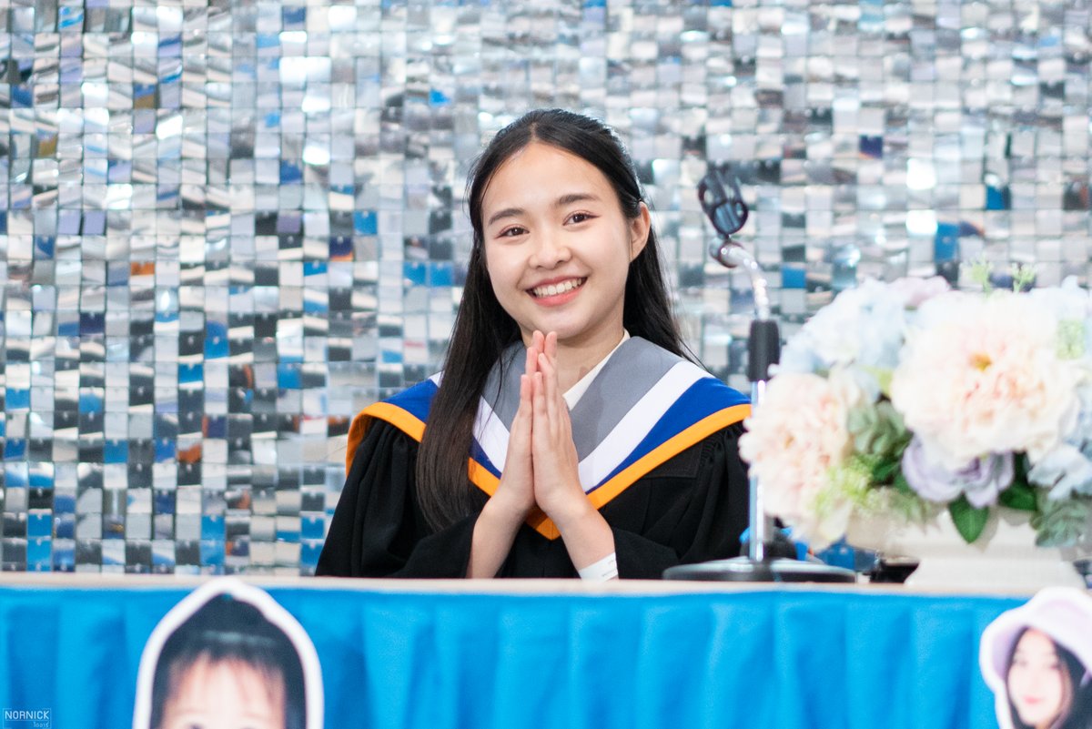 nornickdiary's tweet photo. ยินดีกับทุกความสำเร็จนะ
Congratulation 🎉🎓
Full album : https://t.co/9AJDapd8TJ
#LookkedGraduation #LookkedCGM48
#cgm48 https://t.co/PwZP8luSte
