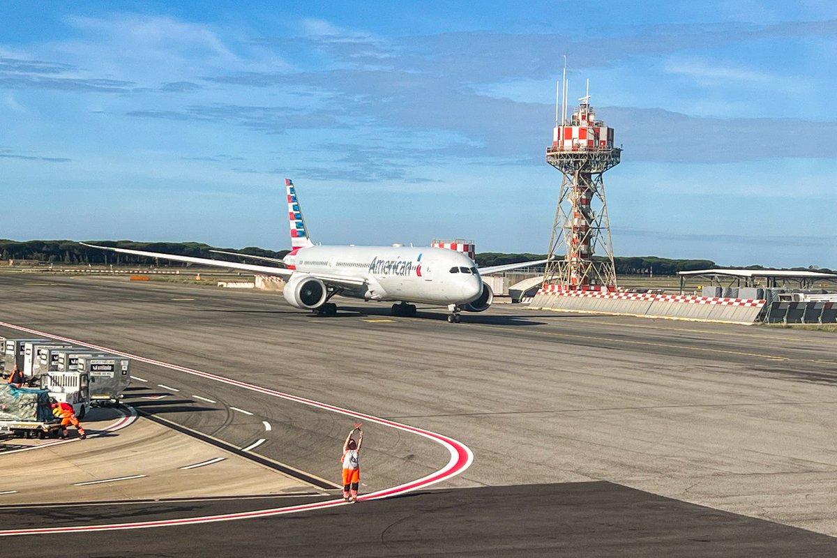 Skycheckin's tweet photo. I’m an American Airlines AAdvantage Executive Platinum — here are 5 reasons why I’m thrilled with the loyalty program’s latest changes https://t.co/BoGxomby8Z https://t.co/gCzsixhR2S
