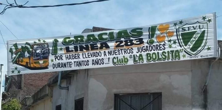 CiudadDeBondis's tweet photo. El curioso pasacalles de un club de barrio en agradecimiento a la #Linea283 https://t.co/c1de6qp31j