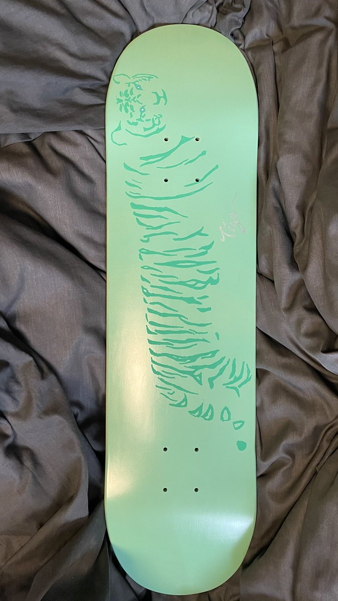 VVPazz's tweet photo. drew the graph on the sk8board deck.
#skate #skateboarding #graphics #graphity https://t.co/Va0w9F6dsq