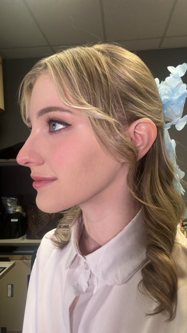 Porn has my heart forever 💖🫶🏻💦 here&rsquo;s my outfit and makeup of the day, what do you think? https://t.