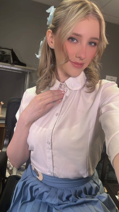 Porn has my heart forever 💖🫶🏻💦 here&rsquo;s my outfit and makeup of the day, what do you think? https://t.