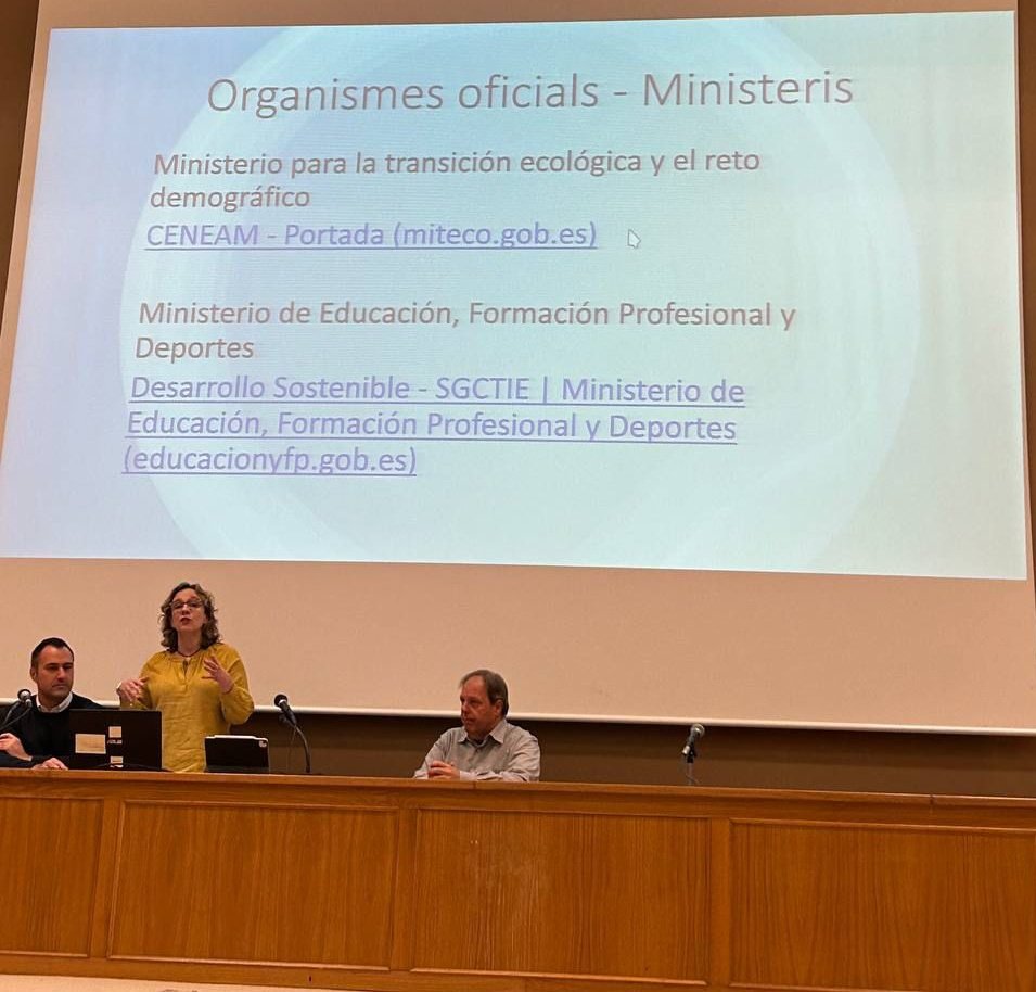 XCentres's tweet photo. Hui la nostra #XarxaCeSCa ha celebrat la primera trobada.Agraïm la participació de  Direcció Territorial i Inspecció Educativa,  la Càtedra @CreciplasaUJI , el @CEACV @cefirecs, el #SeminariCsEA i sobretot als coordinadors i coordinadores de la xarxa i els centres educatius. https://t.co/tcyRvrqvyI