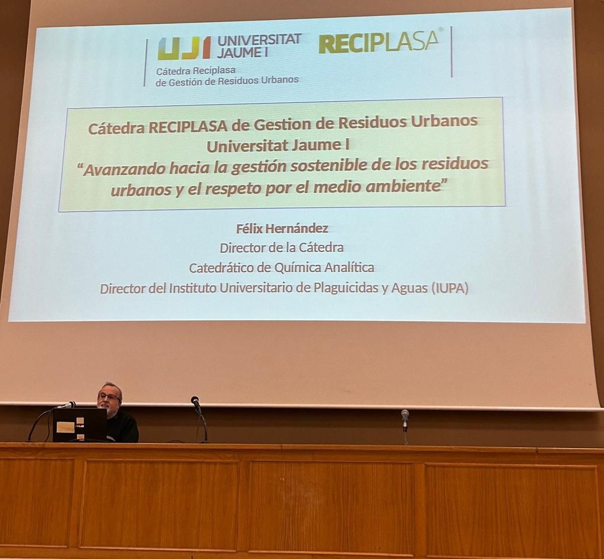 Hui la nostra #XarxaCeSCa ha celebrat la primera trobada.Agraïm la participació de  Direcció Territorial i Inspecció Educativa,  la Càtedra <a href="/CreciplasaUJI/">Càtedra Reciplasa UJI</a> , el <a href="/CEACV/">CEACV</a> <a href="/cefirecs/">Cefire Castelló</a>, el #SeminariCsEA i sobretot als coordinadors i coordinadores de la xarxa i els centres educatius.