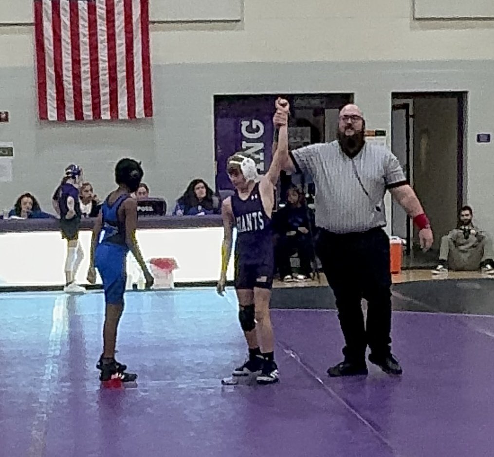 beasley0814's tweet photo. First junior high win!!!! @SFE_3820 @BD_Wrestling https://t.co/1BjDLUDCOu