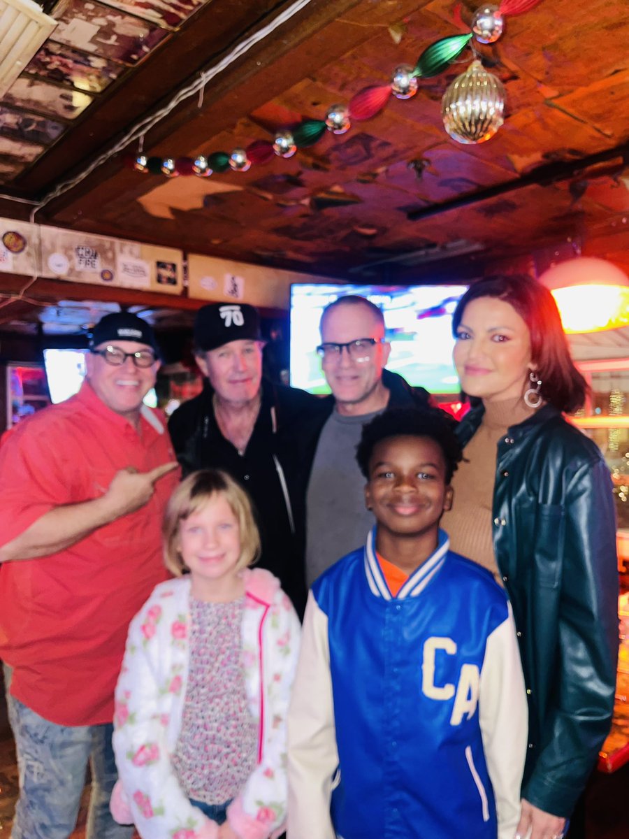 JenniferGimenez's tweet photo. I’m so grateful to say that December was a great month. So many memories were made. I’m so thankful for the ability to be 100% present and sober for my life’s beautiful moments. 
#MamaG #QueenG @TimRyanDOPEMAN @MichaelPWoods @SteeredStraight https://t.co/YonsyKG8et
