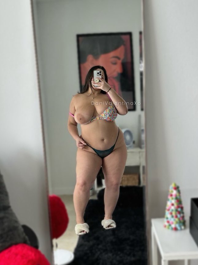 DValentinaXo's tweet photo. Live on my FREE page right now, come say hi. Access link below 🥰 https://t.co/ymfMwKpkdi