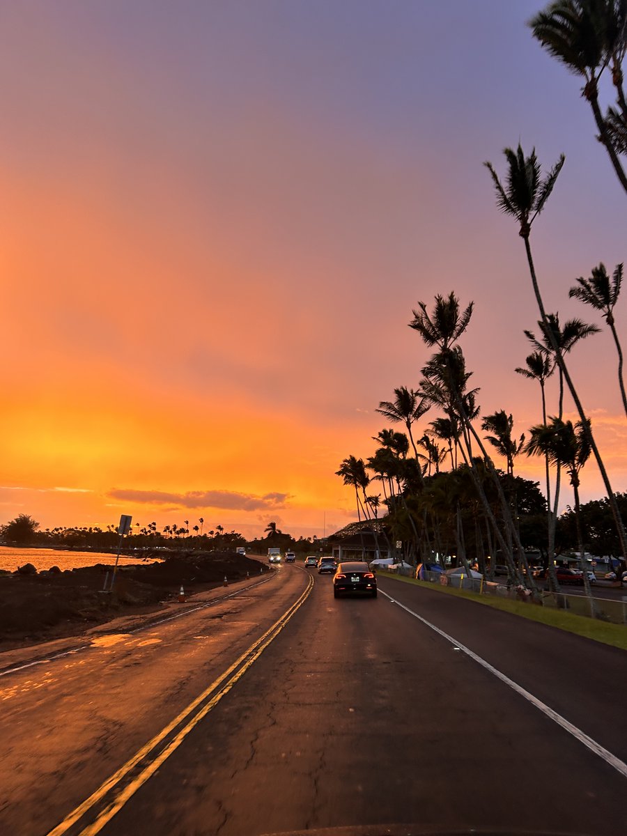HIPacParks's tweet photo. #HPPA's Kim was traveling through #HiloTown on her way up to our offices in #HawaiiVolcanoesNationalPark this morning & went from a sky of fire to a sky dumping rain. It can be pretty wet in the park in the winter months, plan accordingly. Wow what a sky over Hawaiʻi Island! https://t.co/jltm501fd1