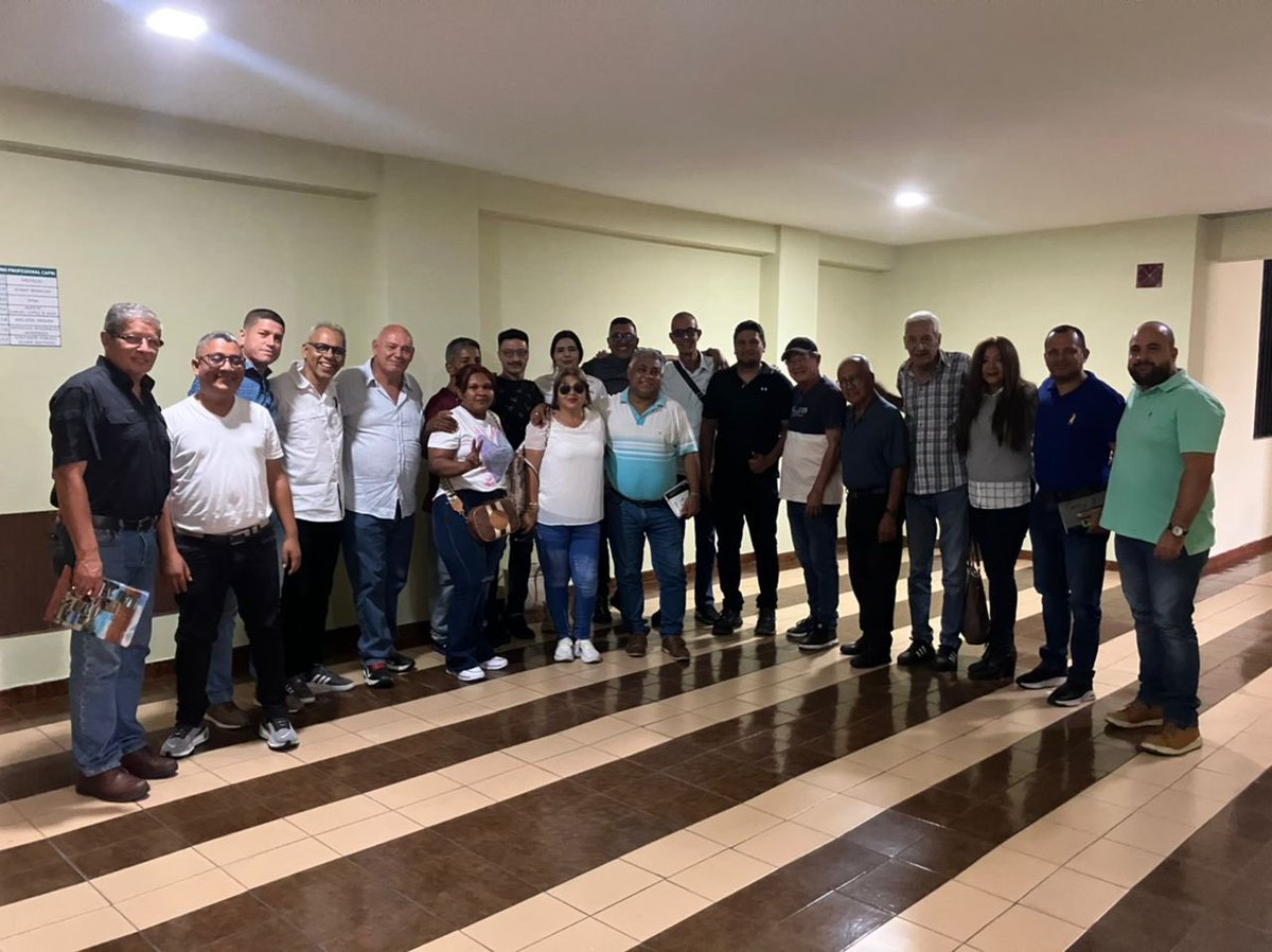 Reunión organizativa regional en #Yaracuy entre los factores políticos, gremios y sindicatos que apoyan a nuestra candidata <a href="/MariaCorinaYA/">María Corina Machado</a>. Desde <a href="/VoluntadPopular/">Voluntad Popular</a> reafirmamos nuestro compromiso con la libertad y la democracia y que haremos lo que sea necesario para así lograrlo.