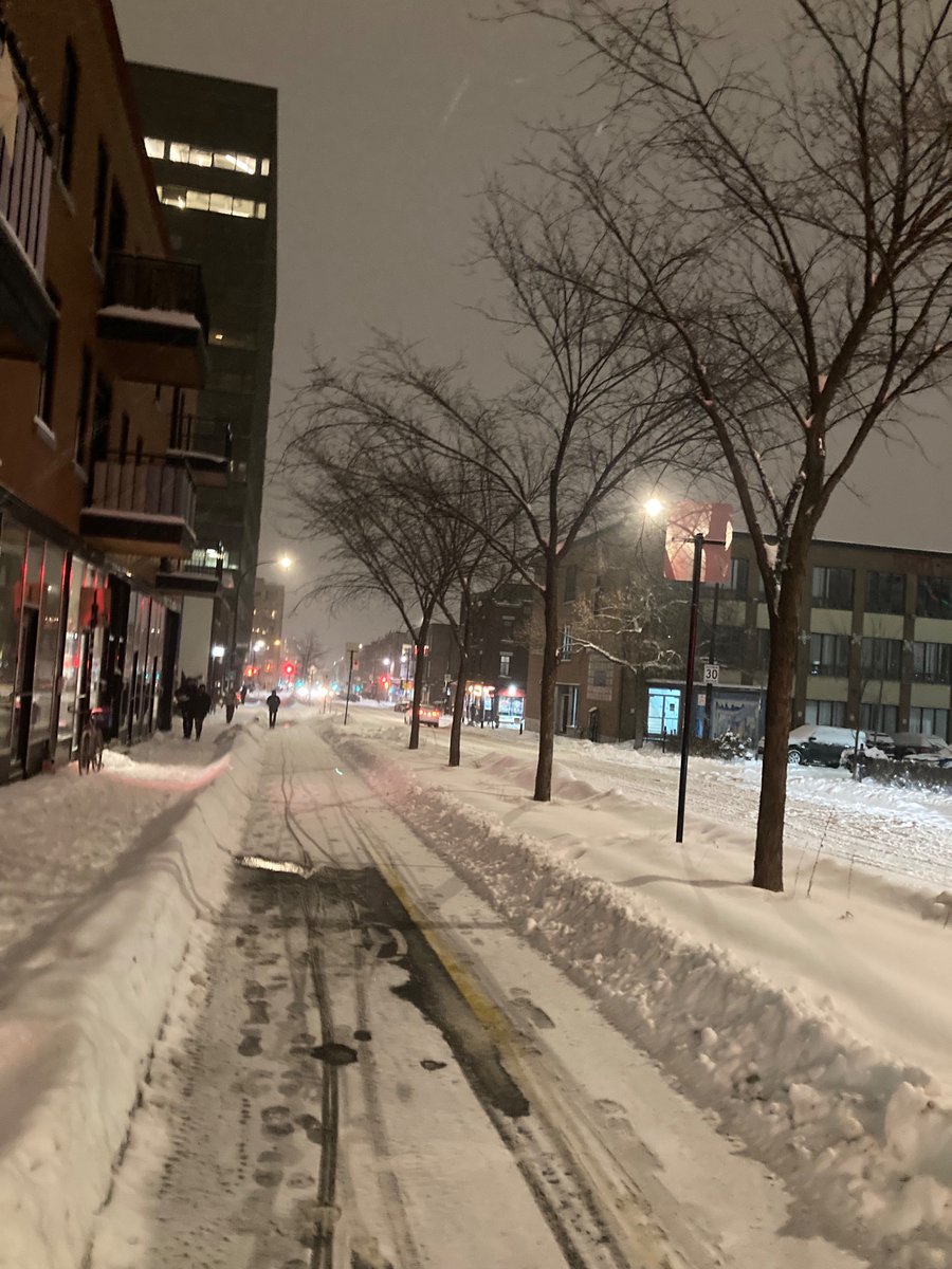 JillALance's tweet photo. Lovely ride home thru the snow storm this evening thanks to well-maintained, protected bike paths. #polmtl #velomtl https://t.co/PoE1o7aqQP