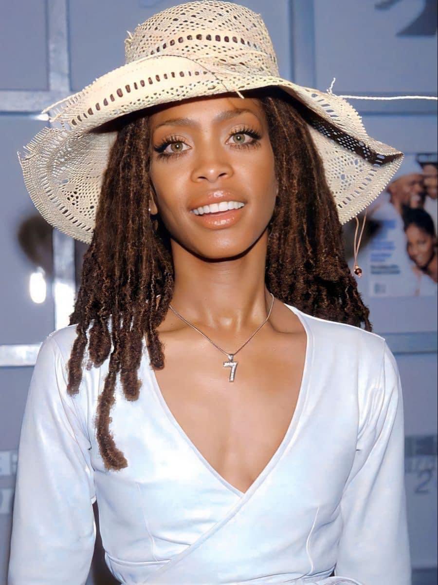 indigodominiq's tweet photo. Pictures of Erykah Badu in obsessed with a thread; https://t.co/nGPLahIKbM