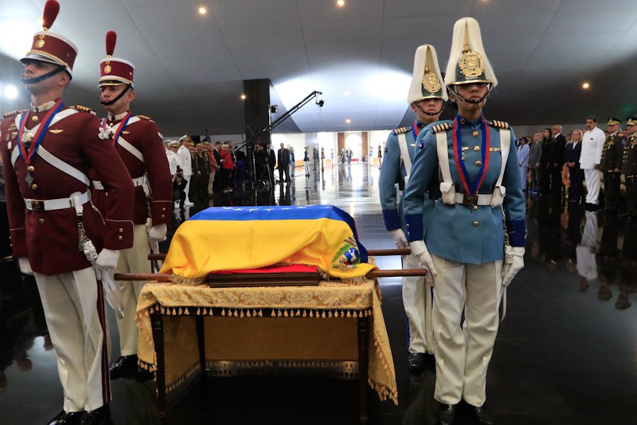 comandosergioh's tweet photo. A partir de hoy los restos mortales del General Domingo Antonio Sifontes reposa junto a héroes patrios en el Panteón Nacional, honor a quien honor merece #SifontesLlegaAlPanteón @NicolasMaduro @alexroca1 @amarcanopsuv https://t.co/RxNOyi7BOn
