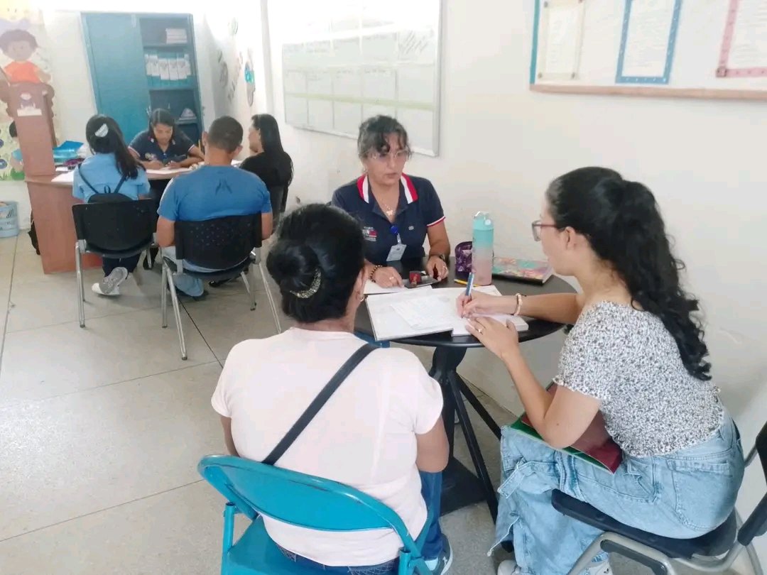 Atención de usuarios por parte de la Defensora Mallerly Millán en sede administrativa CDCE-JUNIN. Garantizar los derechos de los NNA.<a href="/_LaAvanzadora/">Yelitze Santaella</a> <a href="/Berzabethg1/">Berzabethgandicaoficial</a> <a href="/CDCETachira/">CDCE Táchira</a> <a href="/codennat/">codennat</a> <a href="/cn_educ/">CNDefensorías Educativas MPPE</a> <a href="/SaludEscolar2/">Salud Escolar</a> <a href="/COMUNIDADESED15/">DIV. COMUNIDADES EDUCATIVAS TÁCHIRA</a>