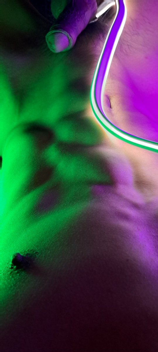 Daargo6758's tweet photo. Light On : Fuchsia &amp; Green 01 https://t.co/D3fVfHMlvQ