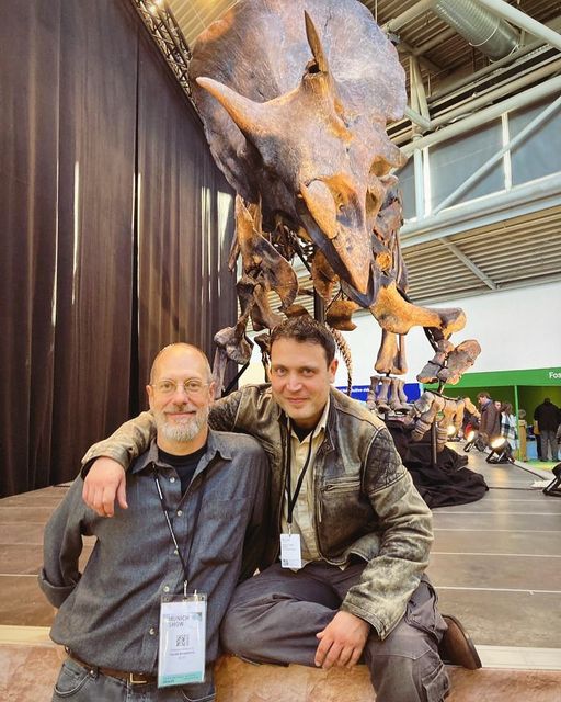 With my good friend Davide Bonadonna (<a href="/d_bonadonna/">Davide Bonadonna</a>) - the world's best paleoartist. 
And Triceratops. 
#dinosaurs #art #Triceratops