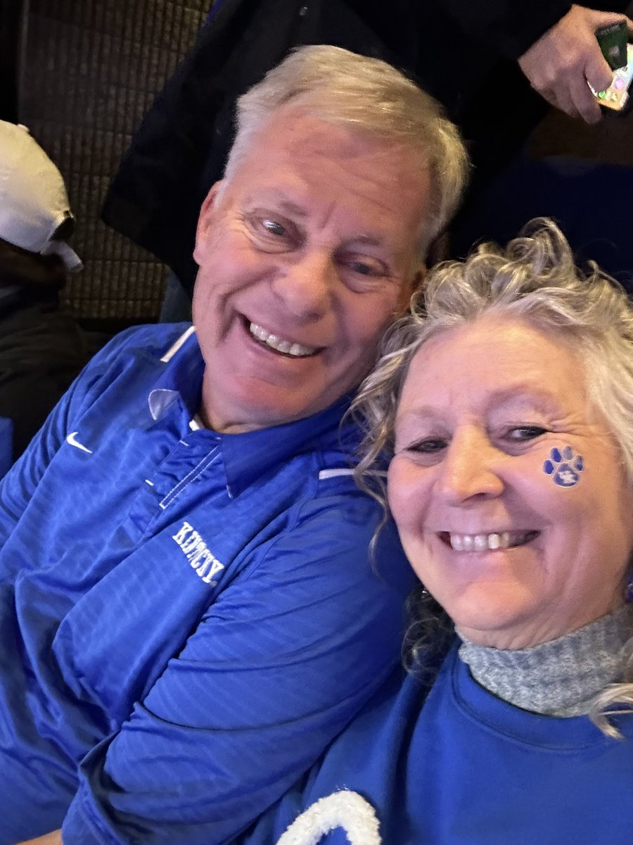 debbieclark's tweet photo. CATS CATS CATS!!!  
#BBN #WeAreUK https://t.co/U7fCw6YfL2