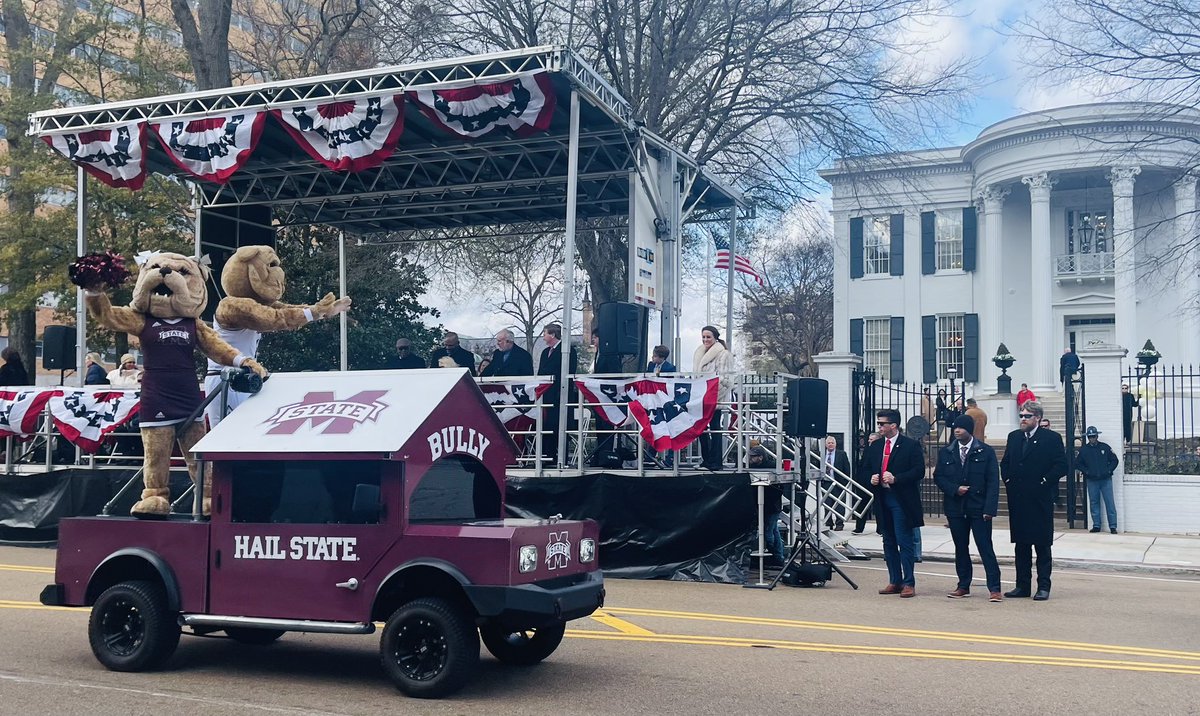 msstate's tweet photo. We're so proud of Bully and Belle for representing Mississippi State with such pawsome spirit during today’s swearing in ceremony and inaugural parade marking the  beginning of Gov. Tate Reeves’ second term. https://t.co/DAxWcrhID7