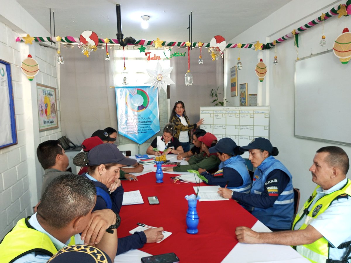 Asistencia del Defensor Amdony Bautista en mesa de trabajo con el Equipo del Frente Preventivo Junín. Cronograma de actividades mes Enero 2024. <a href="/_LaAvanzadora/">Yelitze Santaella</a> <a href="/Berzabethg1/">Berzabethgandicaoficial</a> <a href="/CDCETachira/">CDCE Táchira</a> <a href="/codennat/">codennat</a> <a href="/cn_educ/">CNDefensorías Educativas MPPE</a> <a href="/SaludEscolar2/">Salud Escolar</a> <a href="/COMUNIDADESED15/">DIV. COMUNIDADES EDUCATIVAS TÁCHIRA</a>
