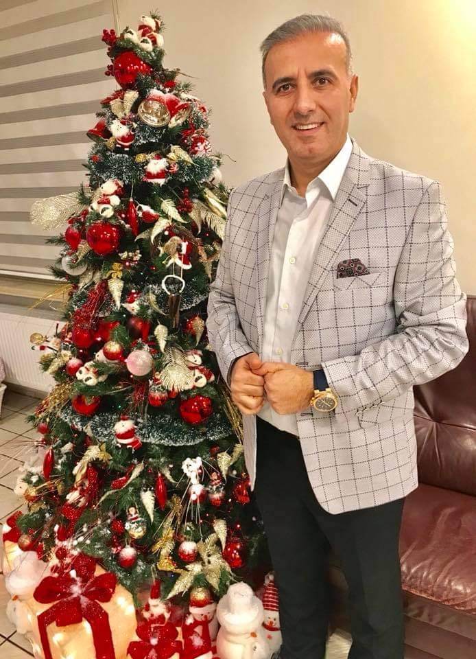 Życzę szczęśliwego Nowego Roku pełnego nieograniczonych możliwości, radosnych chwil i nieskończonych możliwości. Niech ten rok będzie kanwą pięknych przeżyć i niech każdy dzień przybliża Was do marzeń. Za nowe początki, trwałe przyjaźnie i podróż pełną śmiechu i miłości.