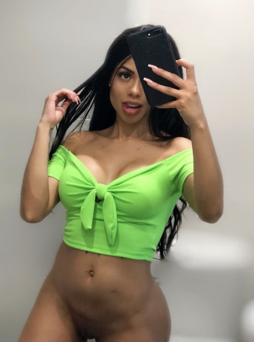 say hi for p**** pics 😳 https://t.co/9ozRsnoDht