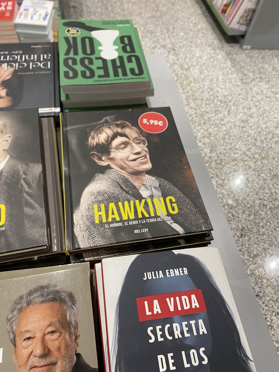 parshegon's tweet photo. El libro que se ha leído Guzmán para intentar conquistar a Andrea #LaIslaDeLasTentaciones https://t.co/x00sHlQUvK