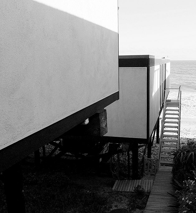 TRES60Blog's tweet photo. Hunt House en el 24514 de Malibu Road, Los Ángeles, California. Proyectada y construida entre 1955 - 1957 por Craig Ellwood y Jerrold Lomax como casa de fin de semana para el Dr. Hunt y su esposa.
#arquitectura #midcenturyhomes #HuntHouse #GraigEllwood https://t.co/RBk1BVDZzn