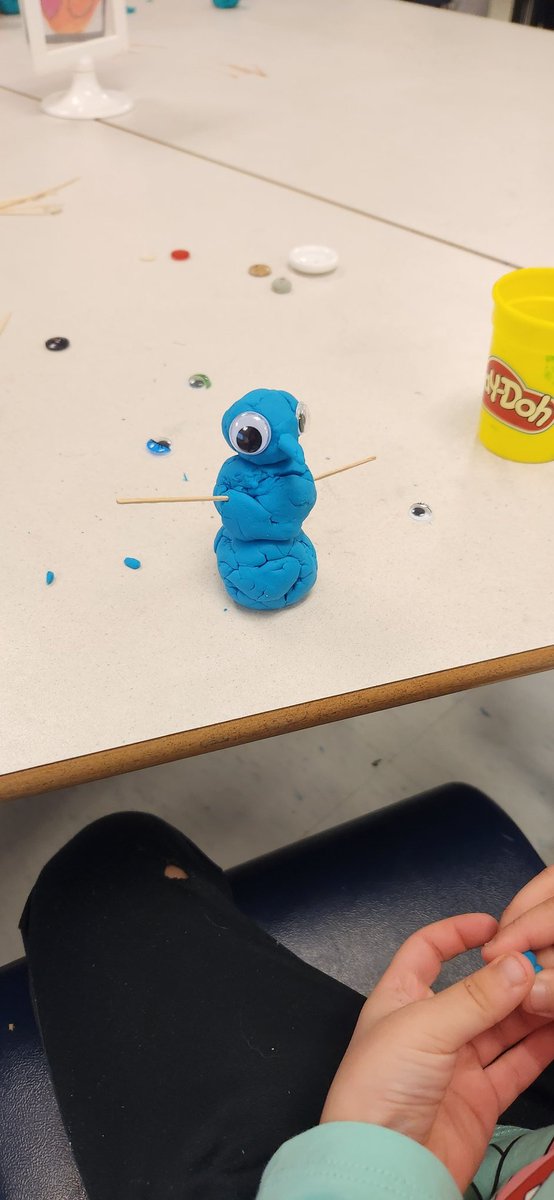 Do you want to build a snowman? ☃️ #kindergarten #stemchallenge 
<a href="/KanataHighlands/">KanataHighlands</a> ❄️