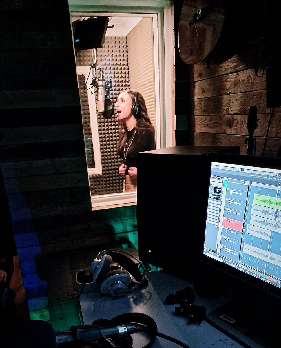 Another day in the studio with the incredible <a href="/YuvalHavkin/">Yuval Joseph Havkin</a> #KedmaMusic <a href="/JulianColeman26/">Julian Coleman</a> 💙🎵🎶🎼