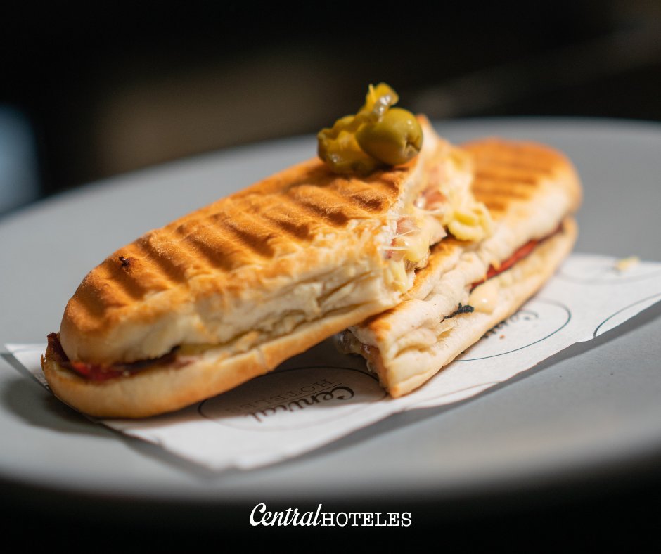 En Café Central tenemos bebidas y platillos que seguro te encantarán. ¡Ven a probarlos!

 Hospédate en Central Hoteles: centralhoteles.com 

#CentralHoteles #HotelCDMX #CentroHistorico #CentroHistoricoCDMX #TuPlanPerfecto